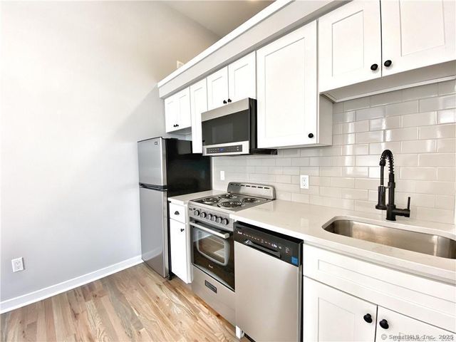 $1,595 | 39 Wall Street, Unit 7 | Wall Street