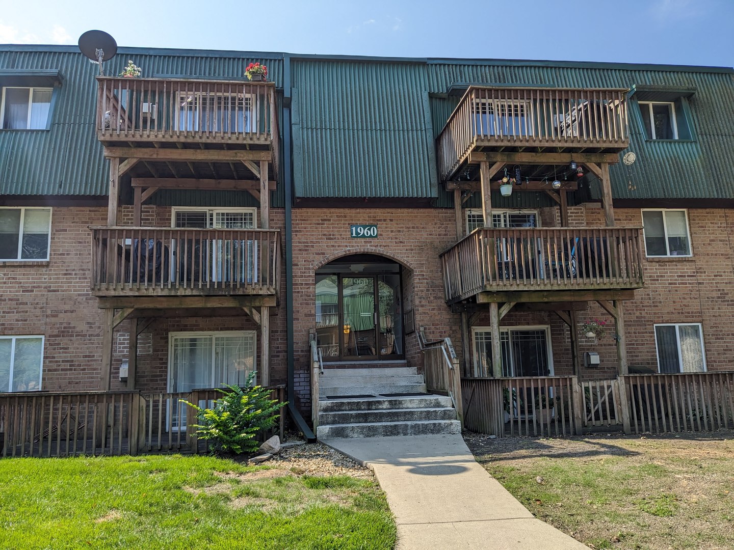 a view of front of a house with a porch