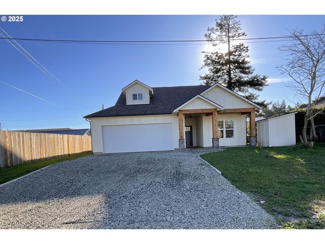 $495,000 | 557 11th Street | Port Orford