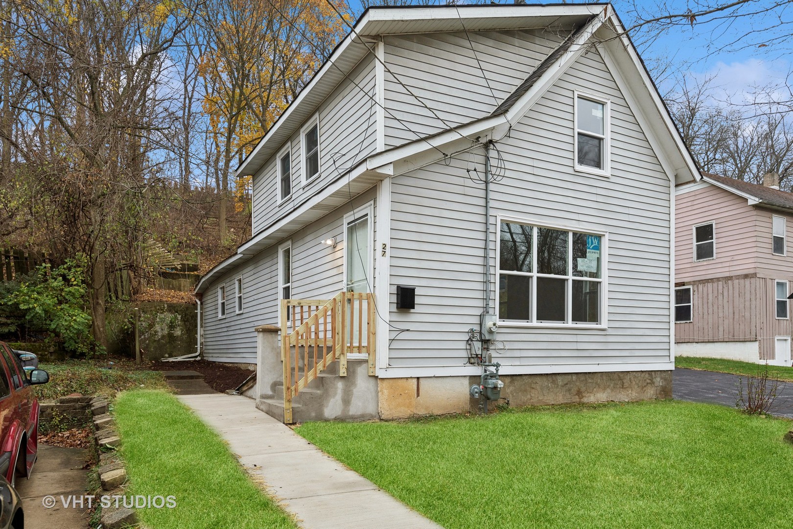 a view of a house with a yard