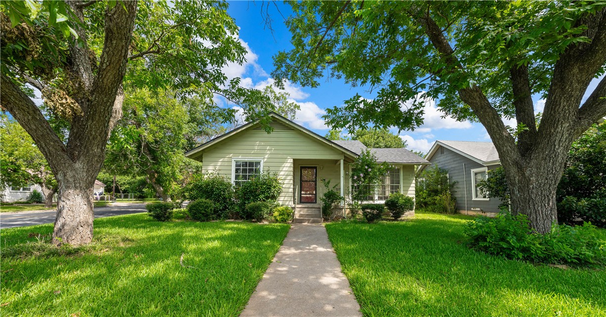 a front view of house with yard and green space