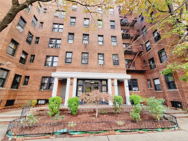 $699,000 | 100-10 67th Road, Unit 6C | Rego Park