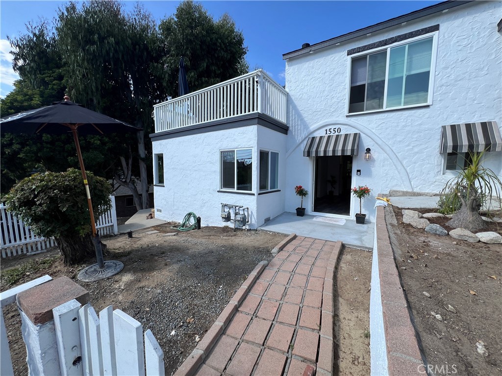 a view of a house with backyard and sitting area