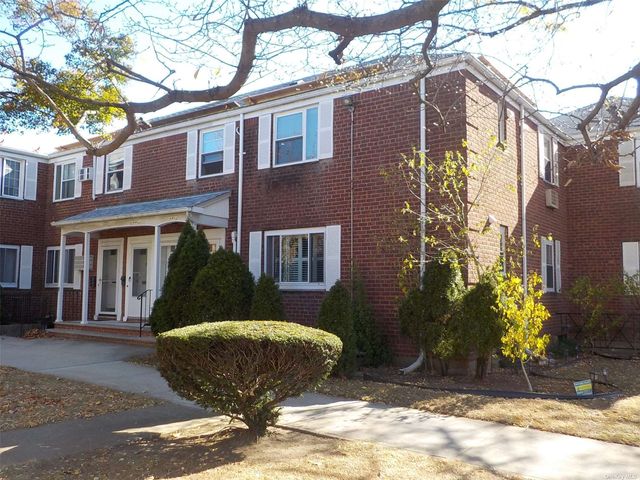 $284,900 | 76-39 Commonwealth Boulevard, Unit F2 | Glen Oaks