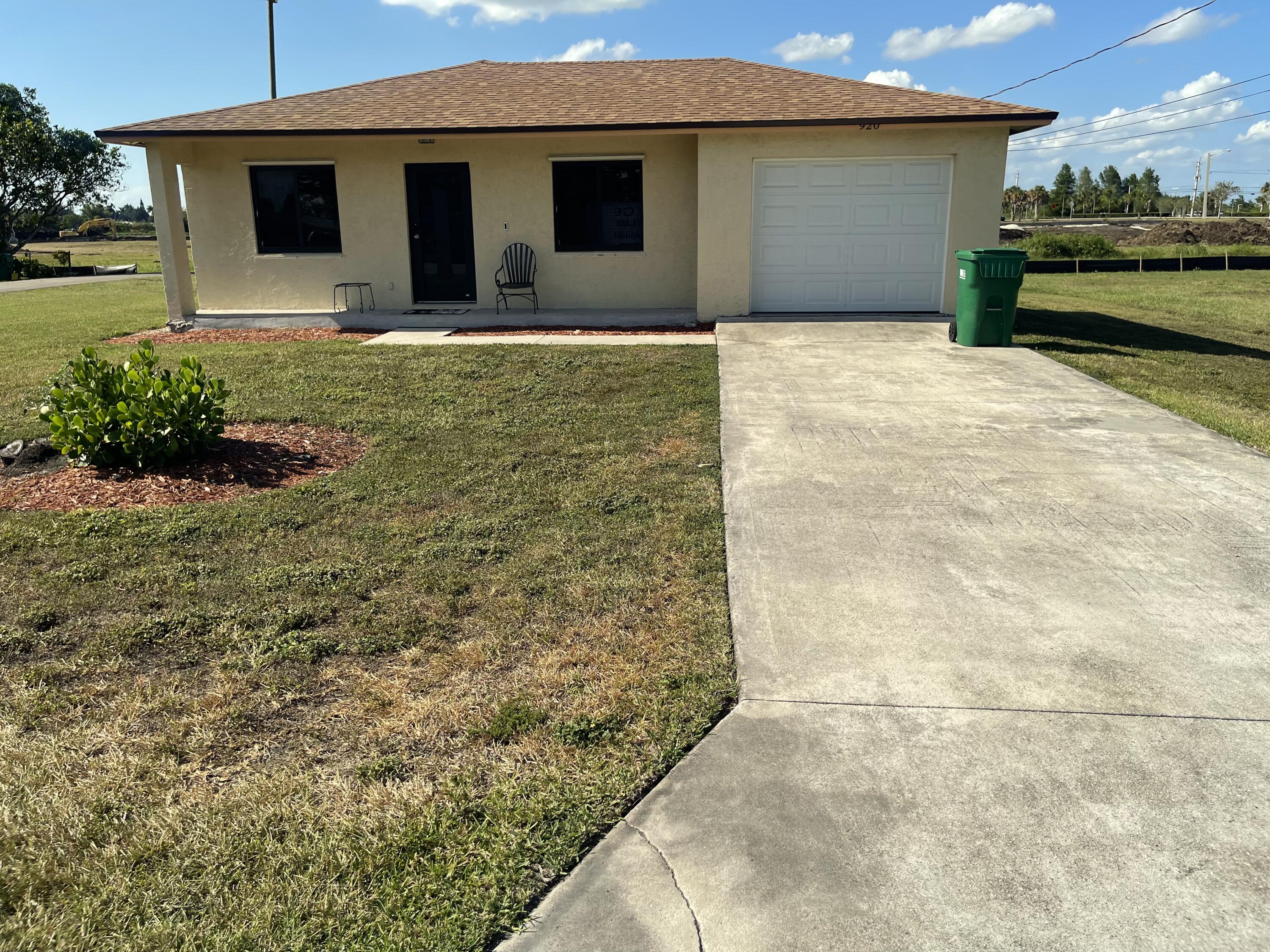 a view of a house with backyard and garden