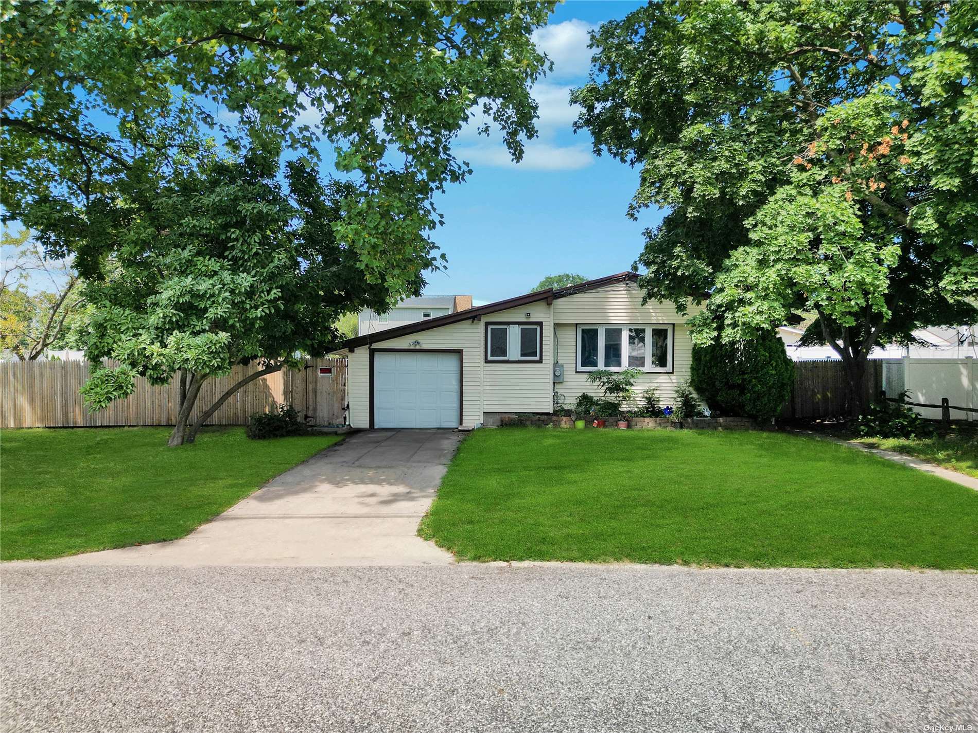 a view of house with a yard