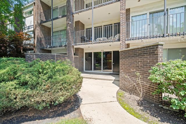 $229,900 | 4734 Russett Lane, Unit 212 | Skokie