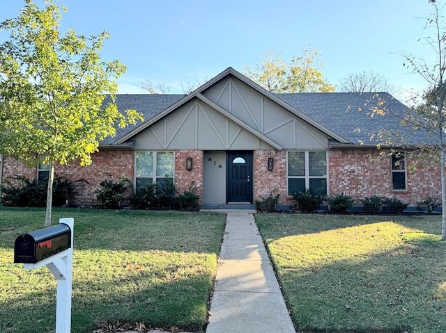 $2,550 | 816 Sandpiper Drive | Denton