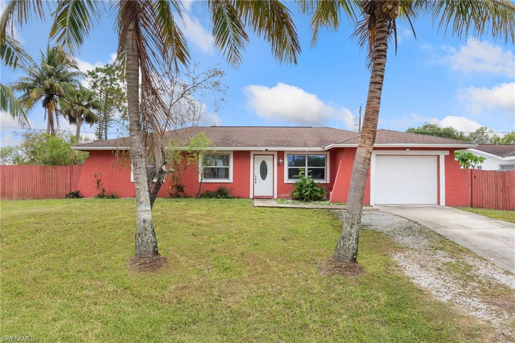 Ranch-style house with landscaped front yard