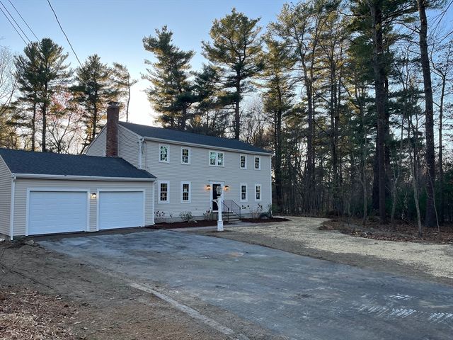 $899,900 | 5 West Pine Drive | West Walpole