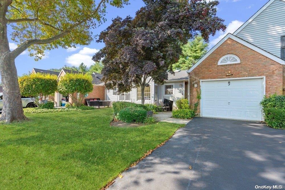 a view of a house with a yard