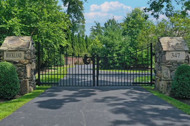 $10,900,000 | 347 Bluffs Edge Drive | Lake Forest