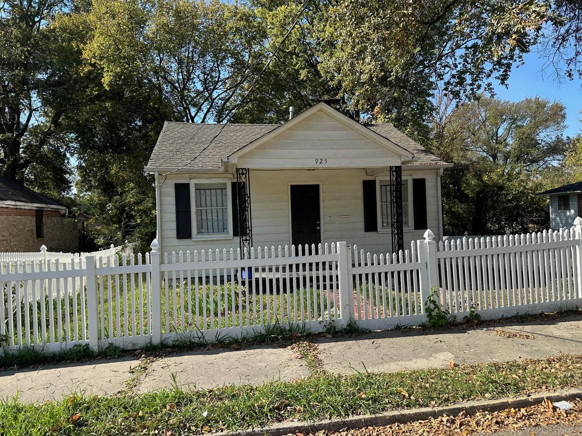 Bungalow-style house with covered porch