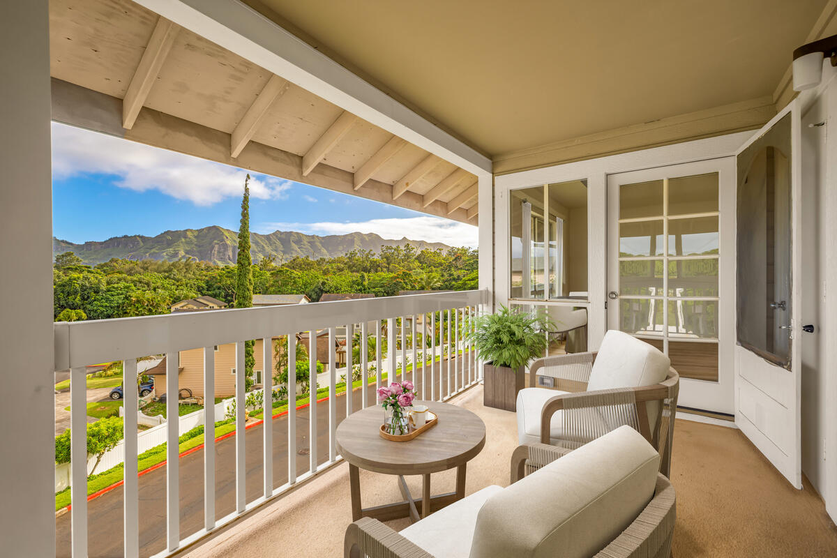 Spacious Lanai with beauiful mountain views and breezes- Virtually Staged