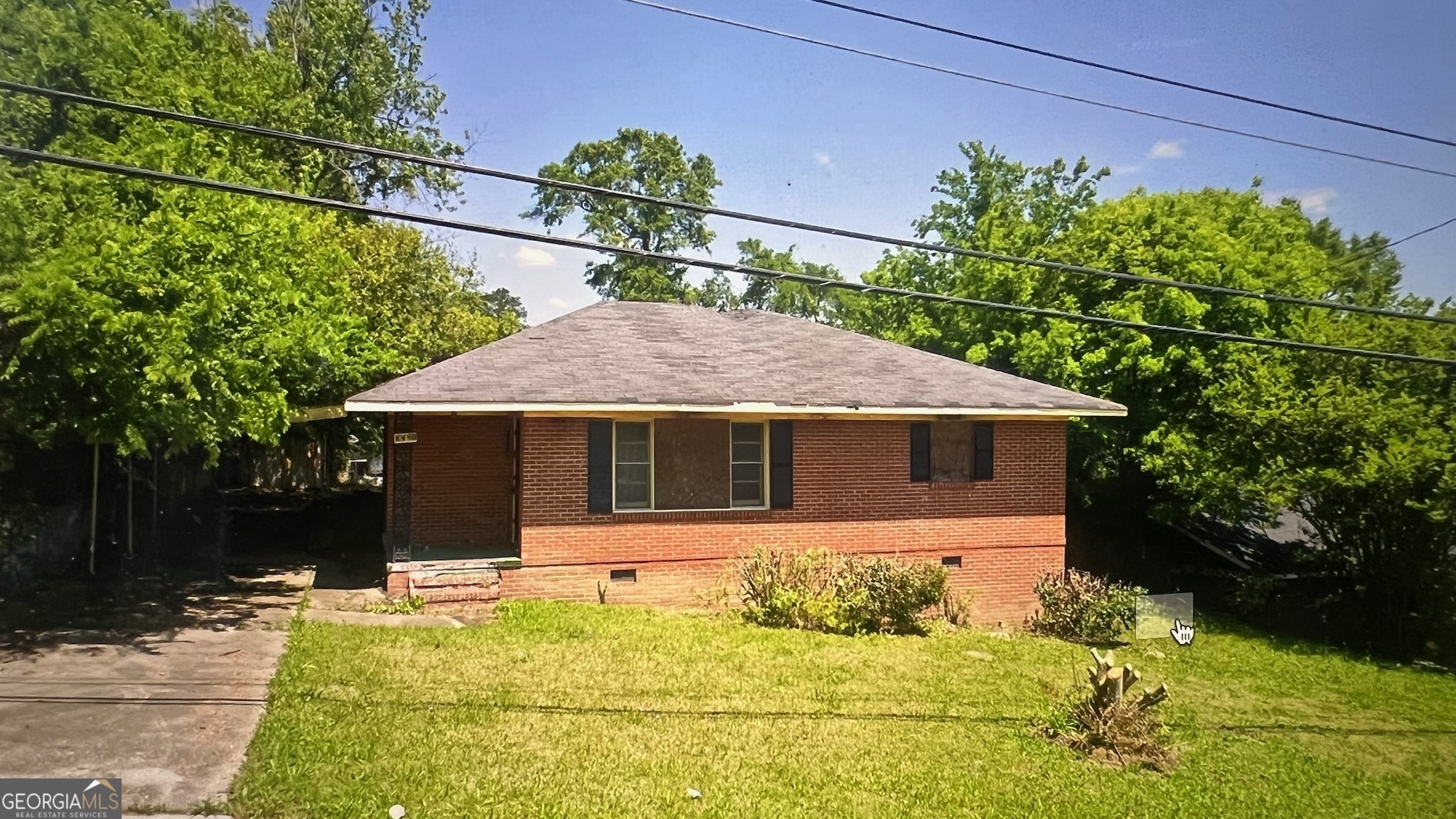 a front view of house with yard