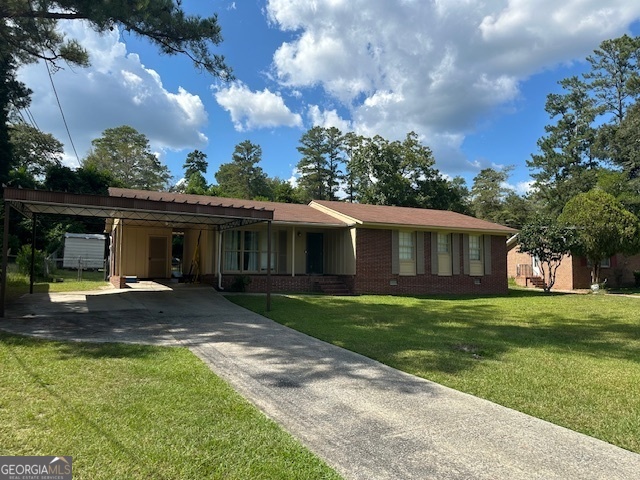 a view of a yard in front of the house