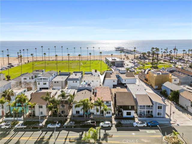 $2,995,000 | 907 East Balboa Boulevard | Balboa Peninsula