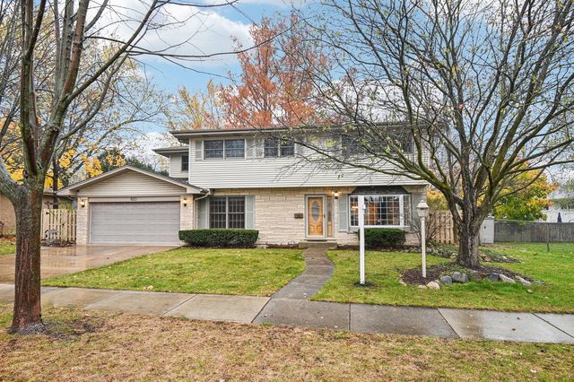 $769,000 | 820 East Redwood Lane | Arlington Heights