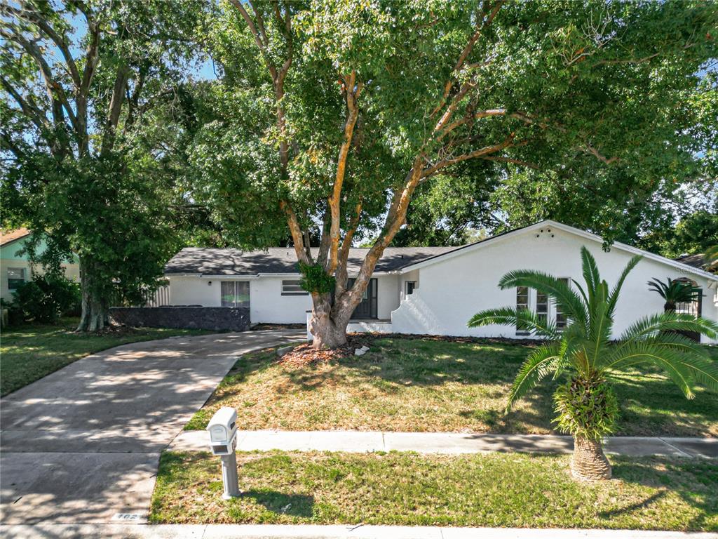 a view of a house with a yard