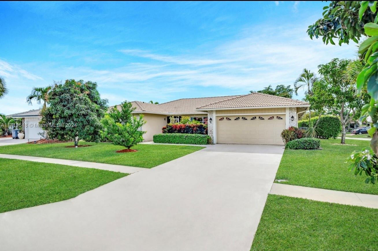 a view of house with a yard