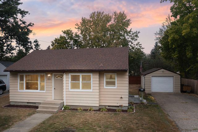 $284,900 | 821 Stoughton Avenue | Chaska