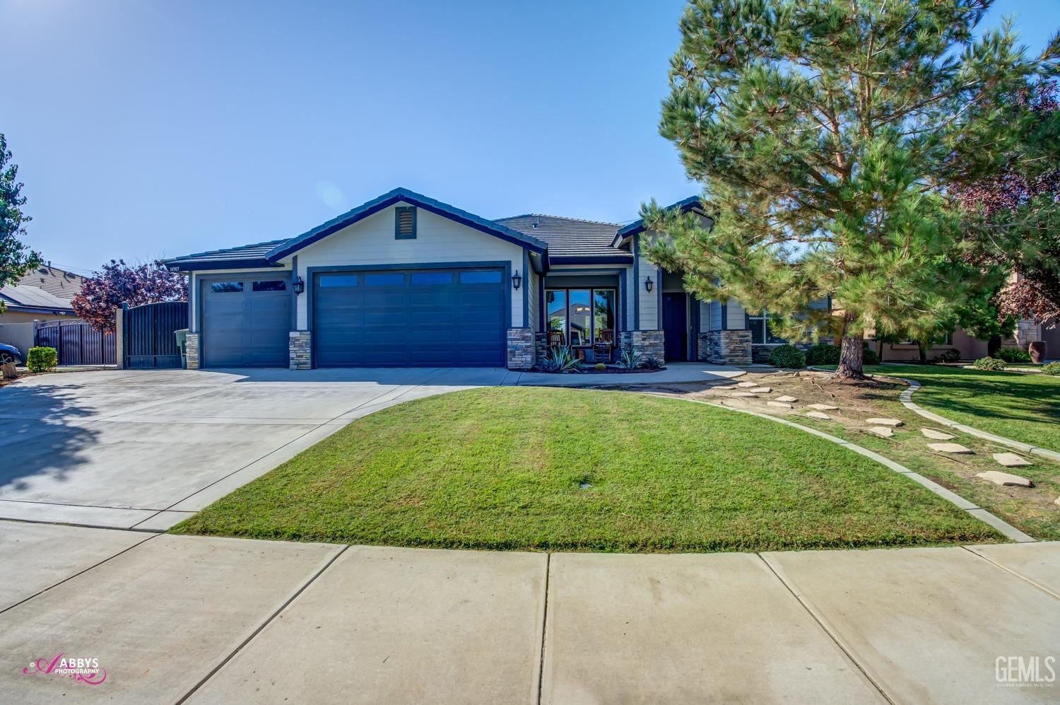 a house view with a outdoor space