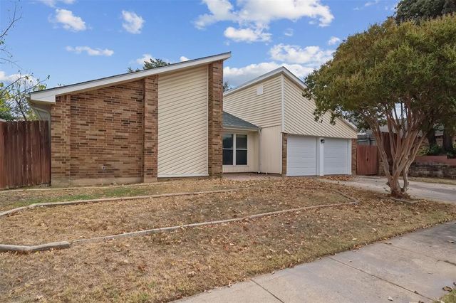 $398,000 | 3200 Emerald Street | Bedford