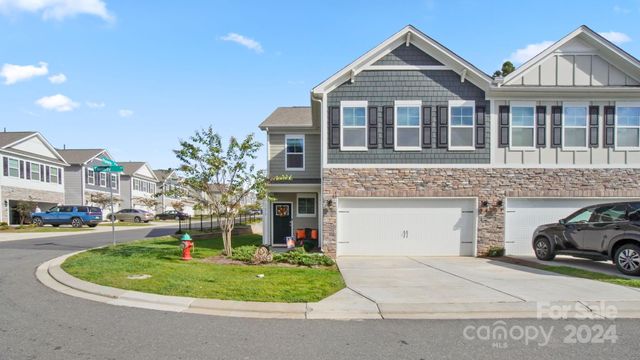 $484,900 | 3878 Fairlady Lane