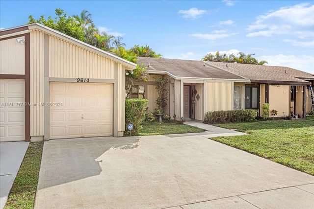 $325,000 | 9610 West Elm Lane | The Meadows of Miramar