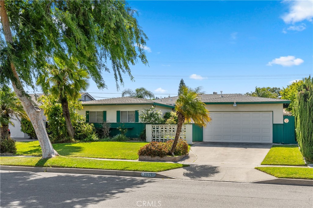 a view of front of house with a yard