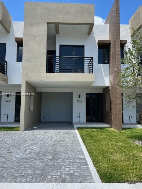 a view of an entrance of the house