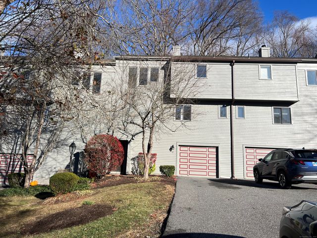 $429,900 | 31 Ledgewood Drive, Unit 31 | Brookfield