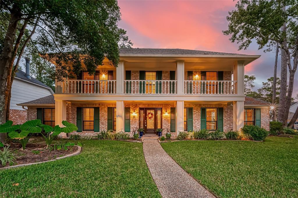 Welcome to this stunning brick two-story home in the highly desired Lakewood Forest neighborhood! Recently updated with a 2024 HVAC system, 2023 Roof, and 2022 exterior paint and new exterior columns at the front of the home supporting the elegant upper balcony.