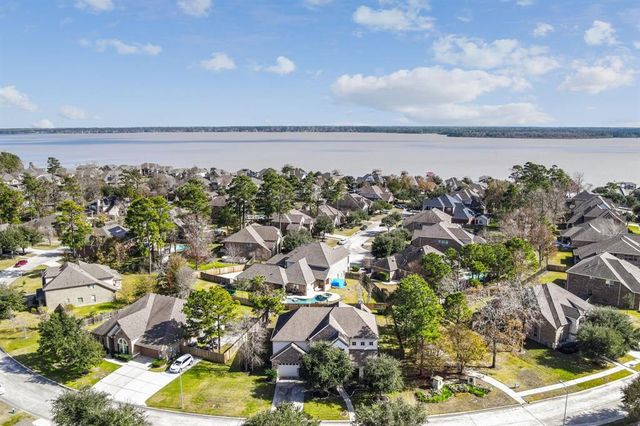 $540,000 | 13819 Bend Rock Way | Waters Edge on Lake Houston