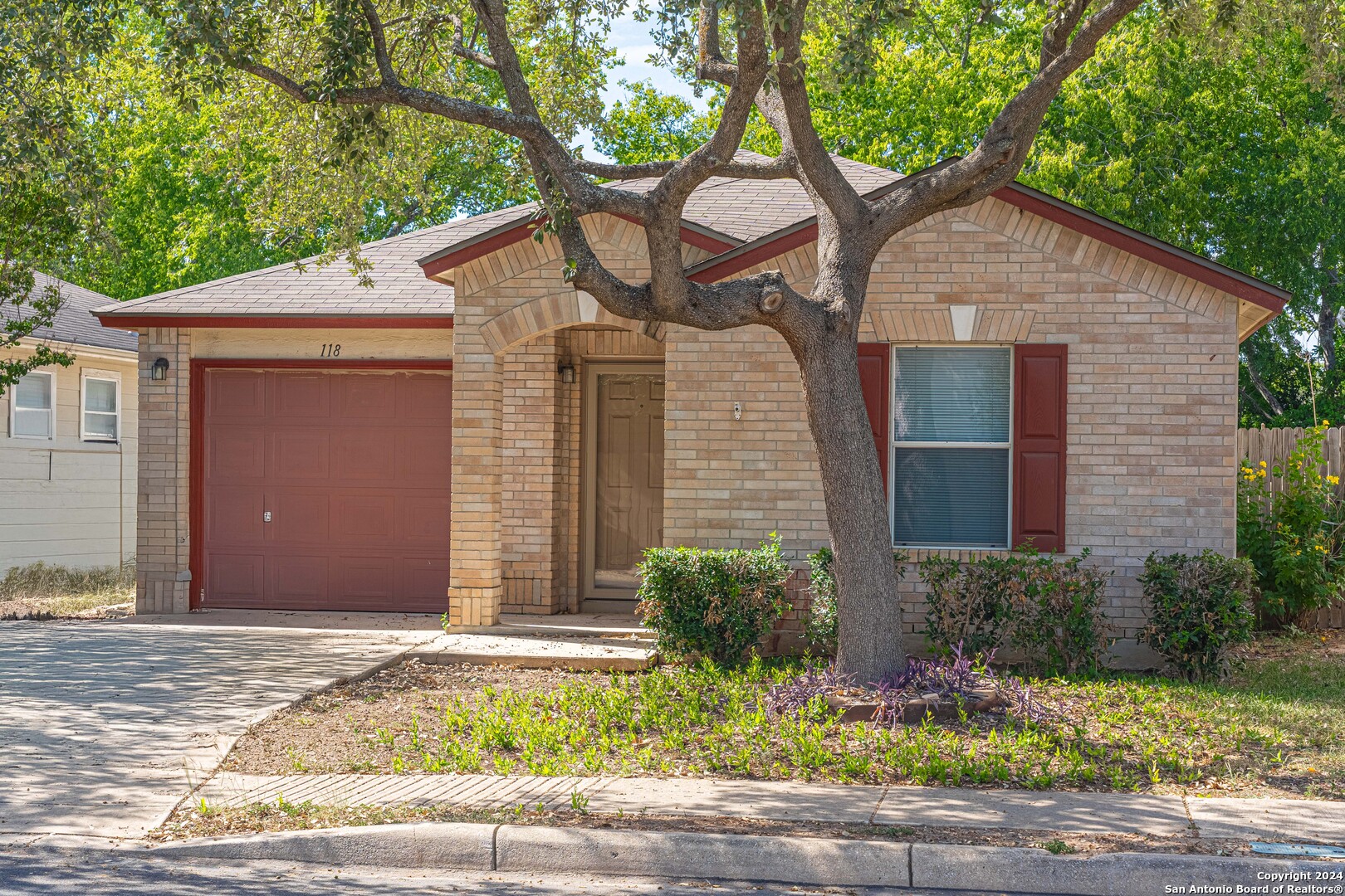 a front view of house with yard