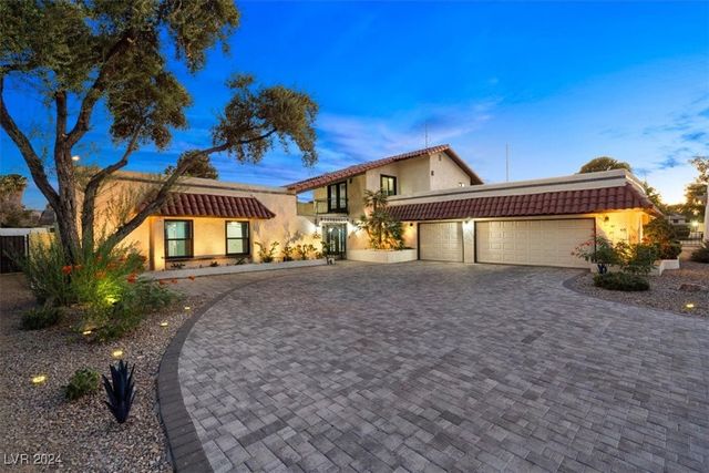 $915,000 | 4645 Plaza Pecos Drive | Paradise