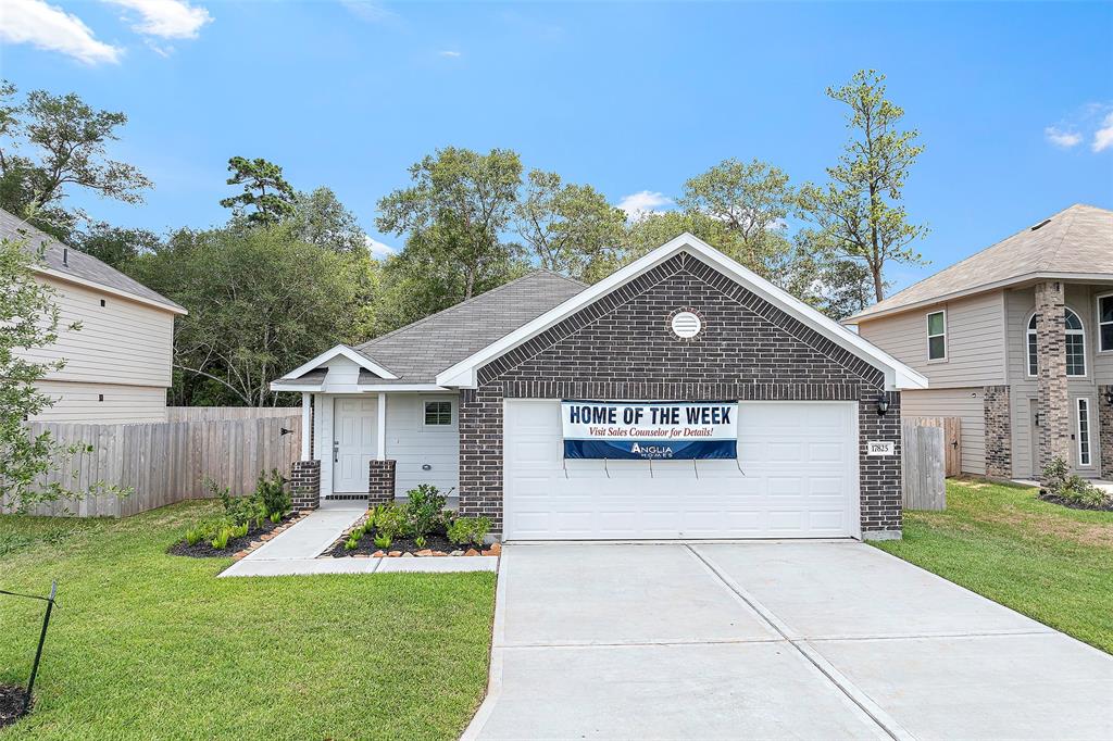 a view of a house with yard and tree s