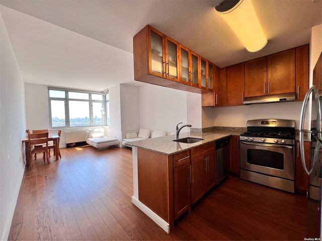 $790,000 | 40-28 College Point Boulevard, Unit 1810 | Flushing