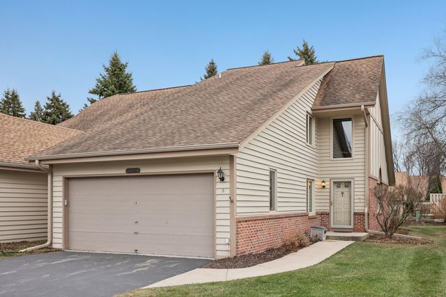 $355,000 | N34-w23869 Grace Avenue, Unit B | Pewaukee