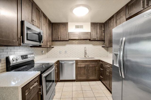 $334,000 | 403 Bradshaw E Lane, Unit 75 | Central Palm Springs