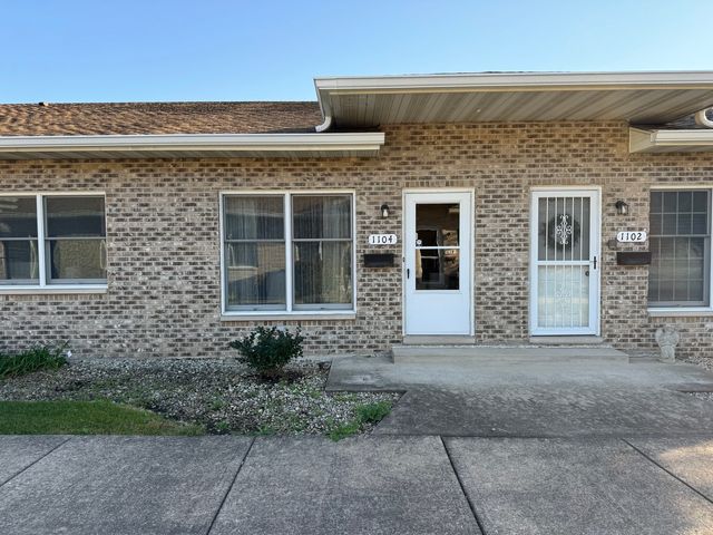 $219,900 | 1104 Chovan Drive | Joliet