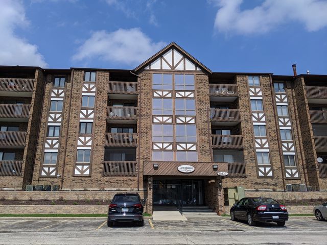 $2,200 | 10420 Circle Drive, Unit 28B | Oak Lawn