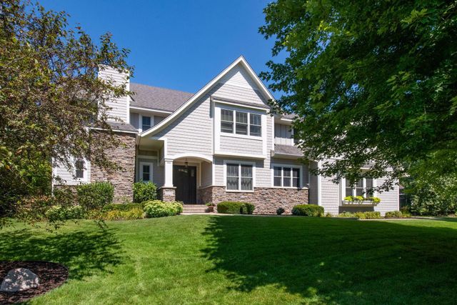 $1,695,000 | 20750 Parkview Lane | Shorewood