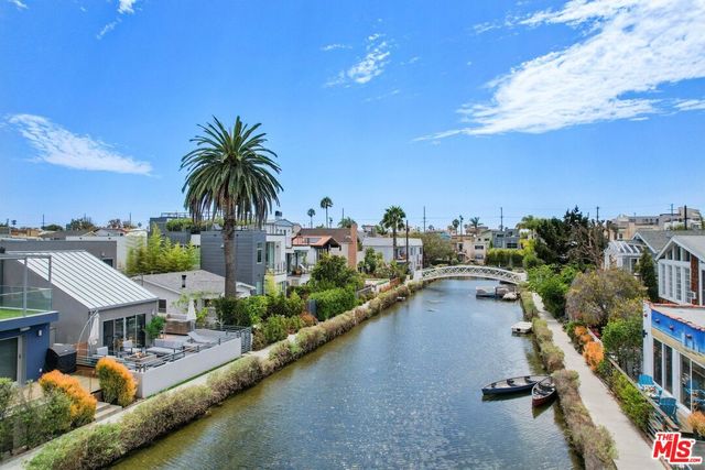 $3,498,000 | 226 Carroll Canal | Venice