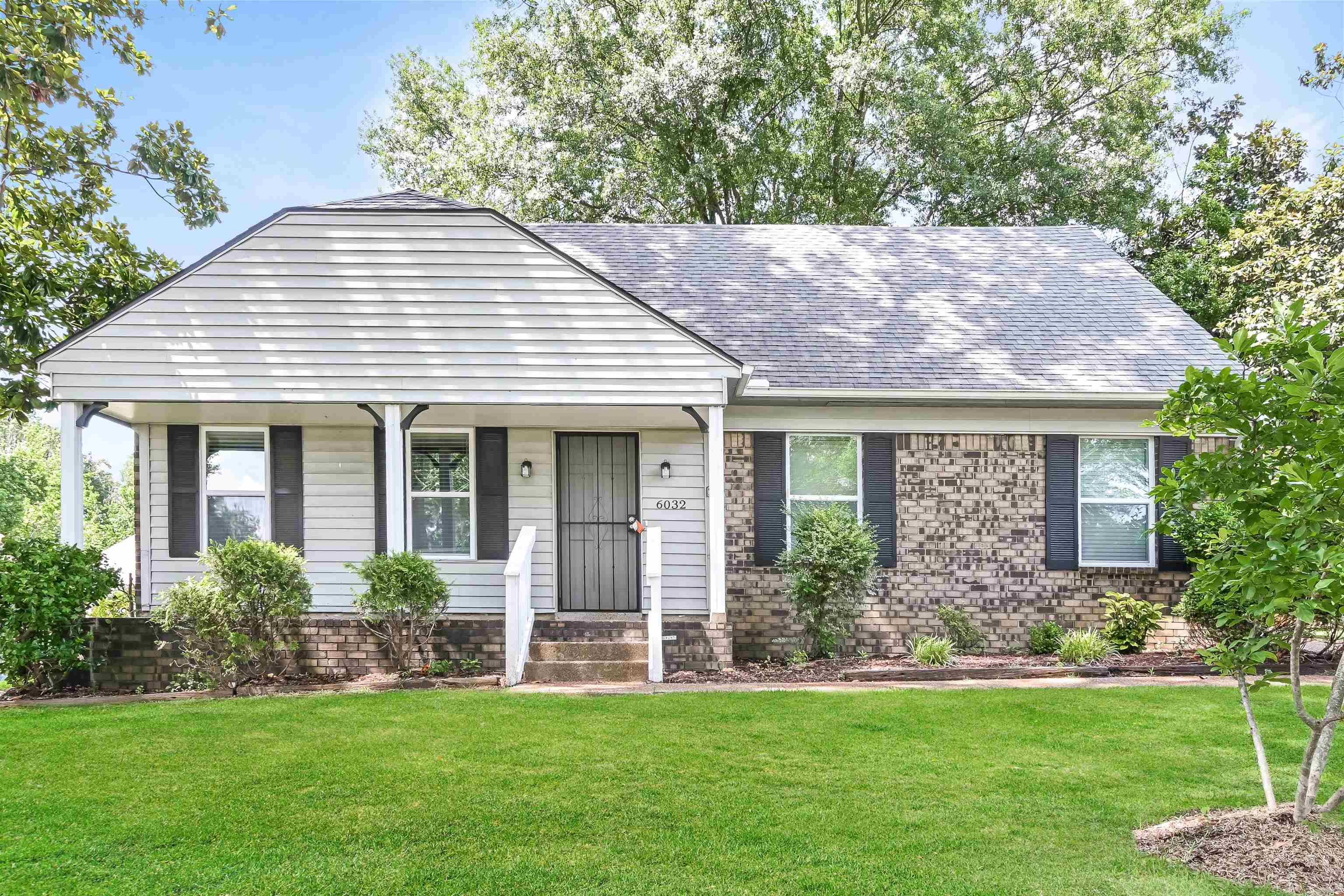 Ranch-style home featuring a front yard