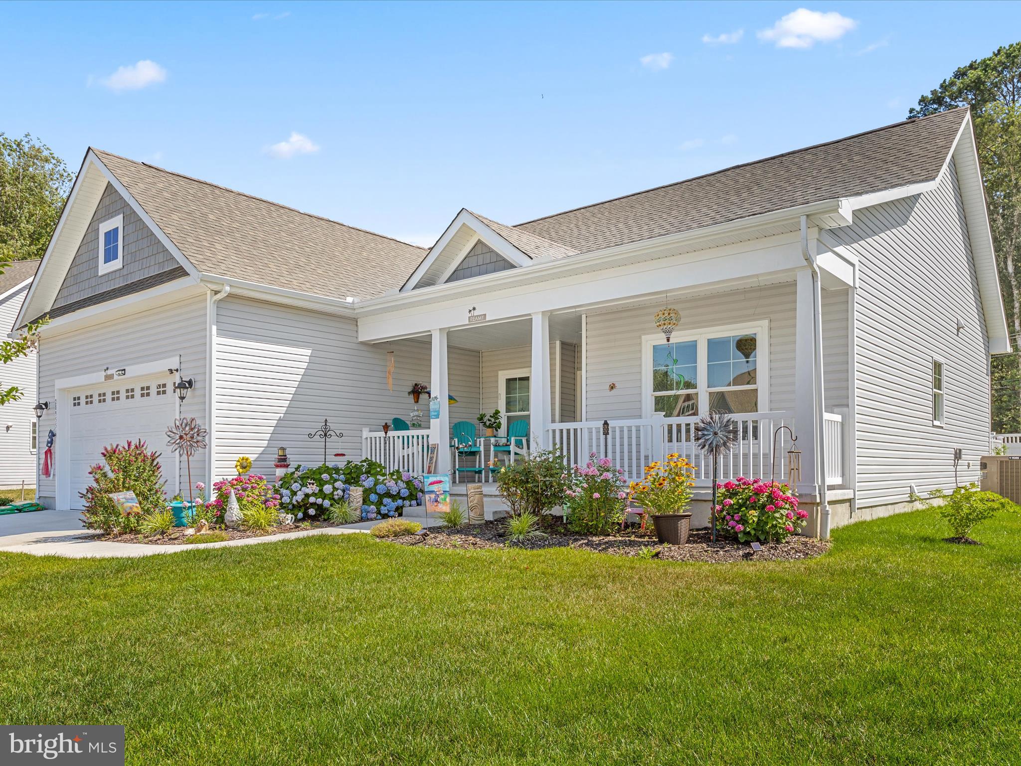 a front view of house with yard