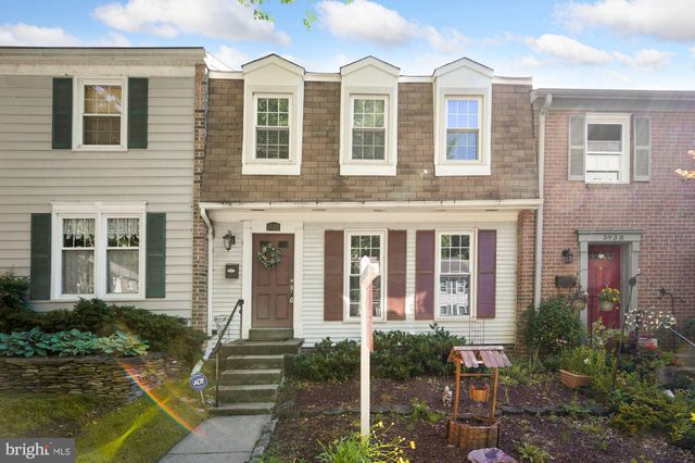 $3,300 | 5940 Berkshire Court | Huntington