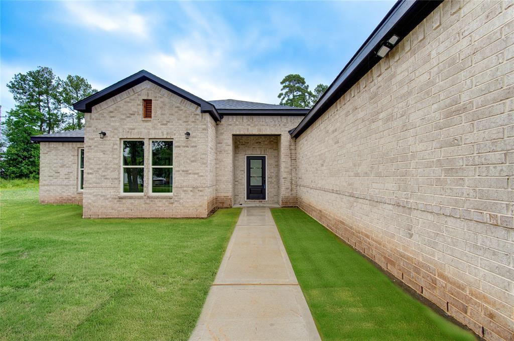 a view of front of house with a yard