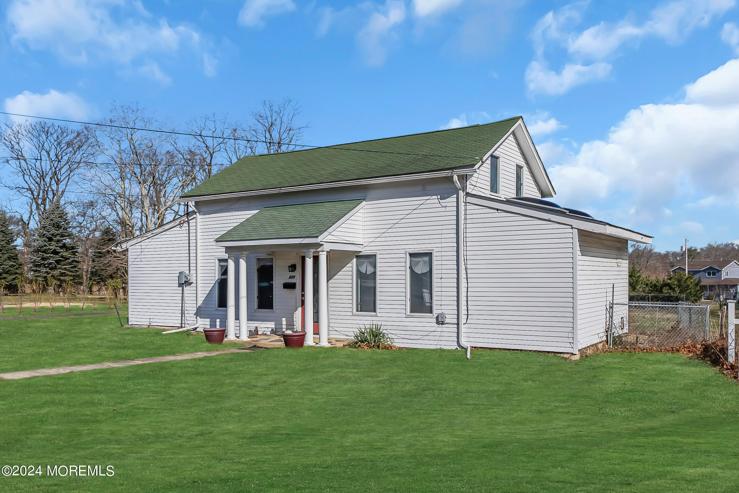 a view of a house with a backyard