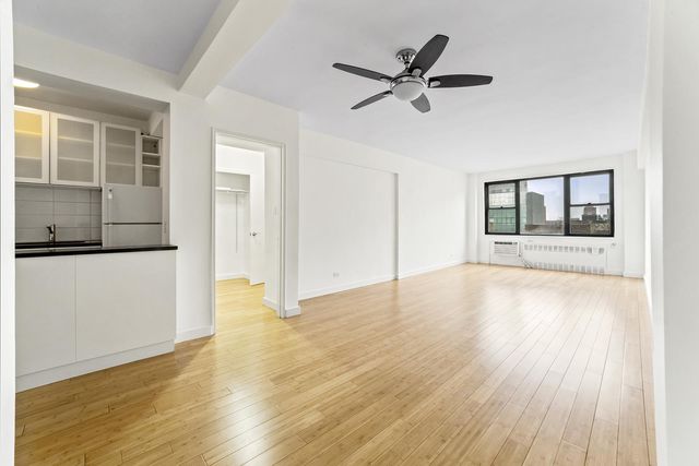 $2,900 | 408 West 57th Street, Unit 8C | Hell's Kitchen